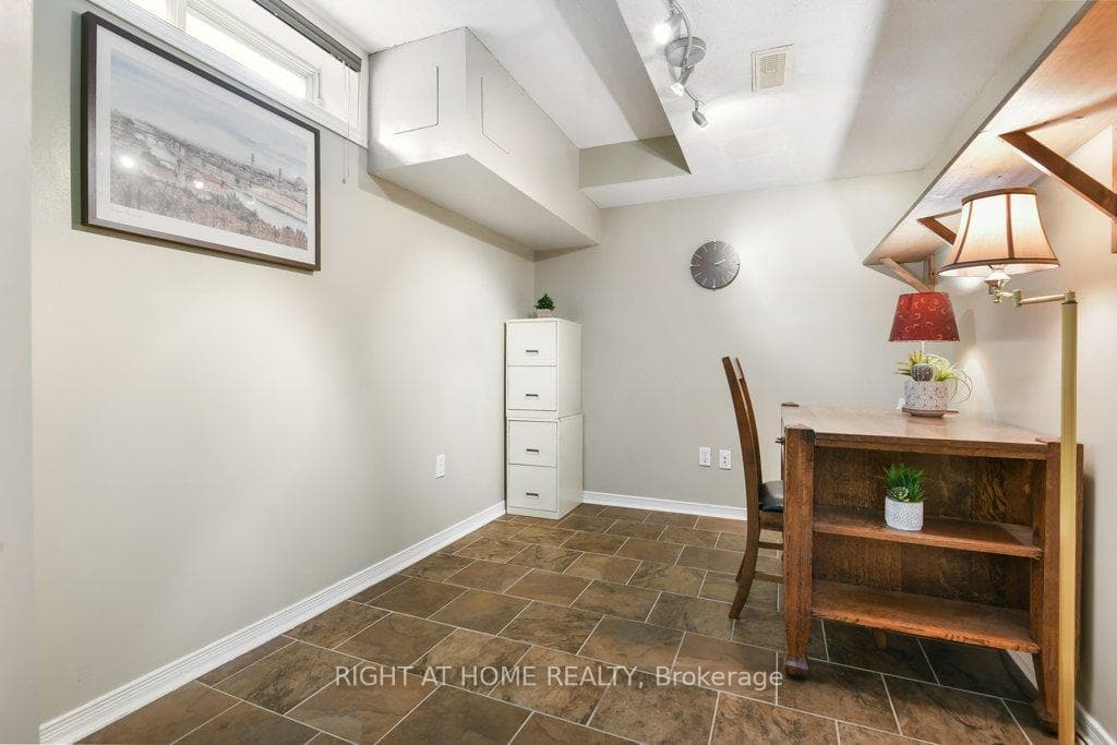 223 Longshire Circle photo 33