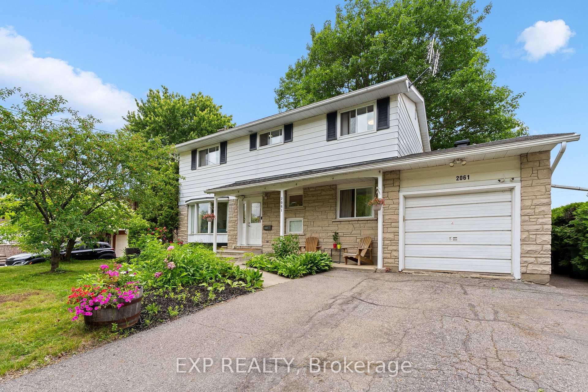 2061 Balharrie Avenue photo 3