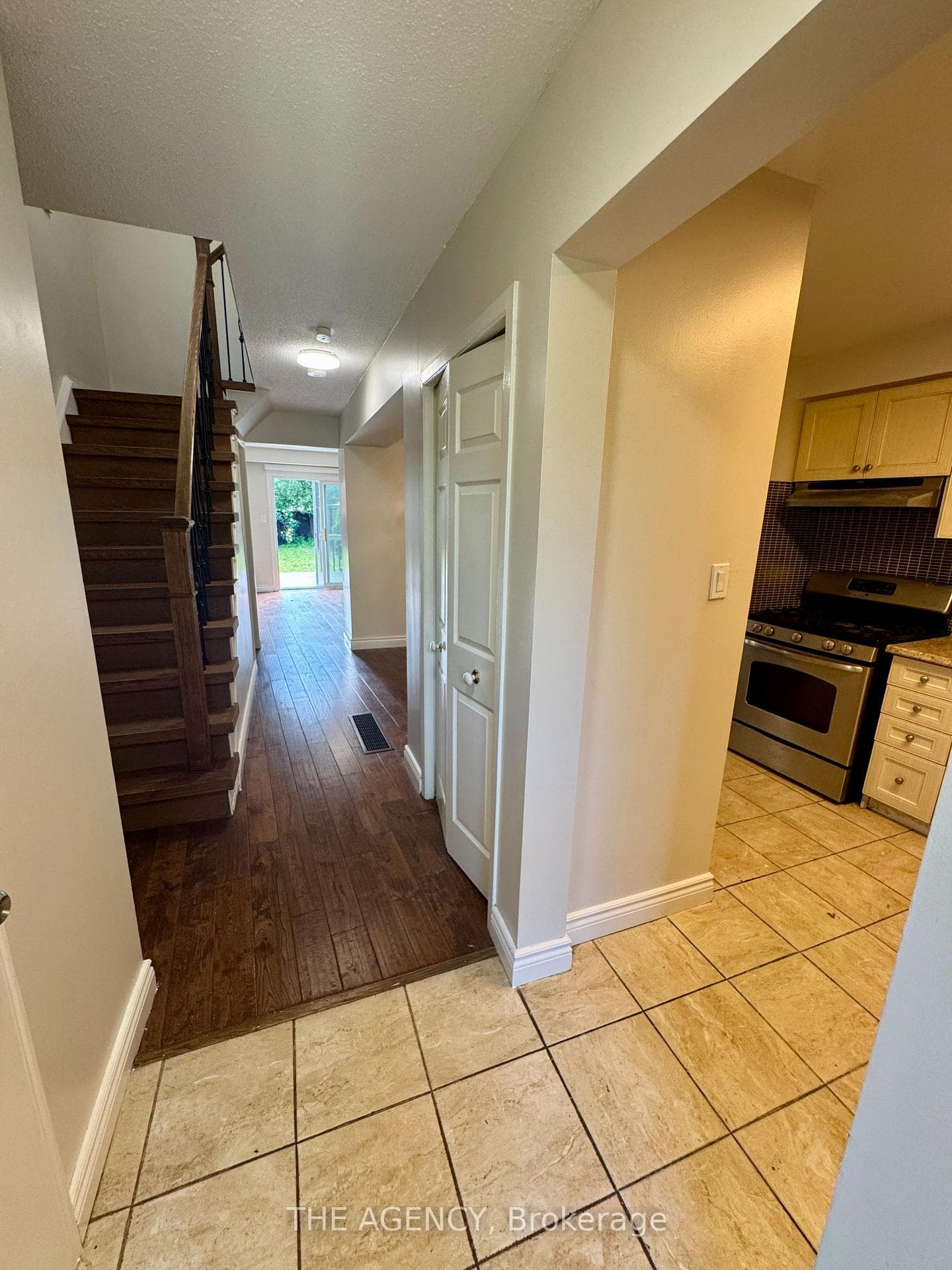 2720 Windjammer Road photo 4