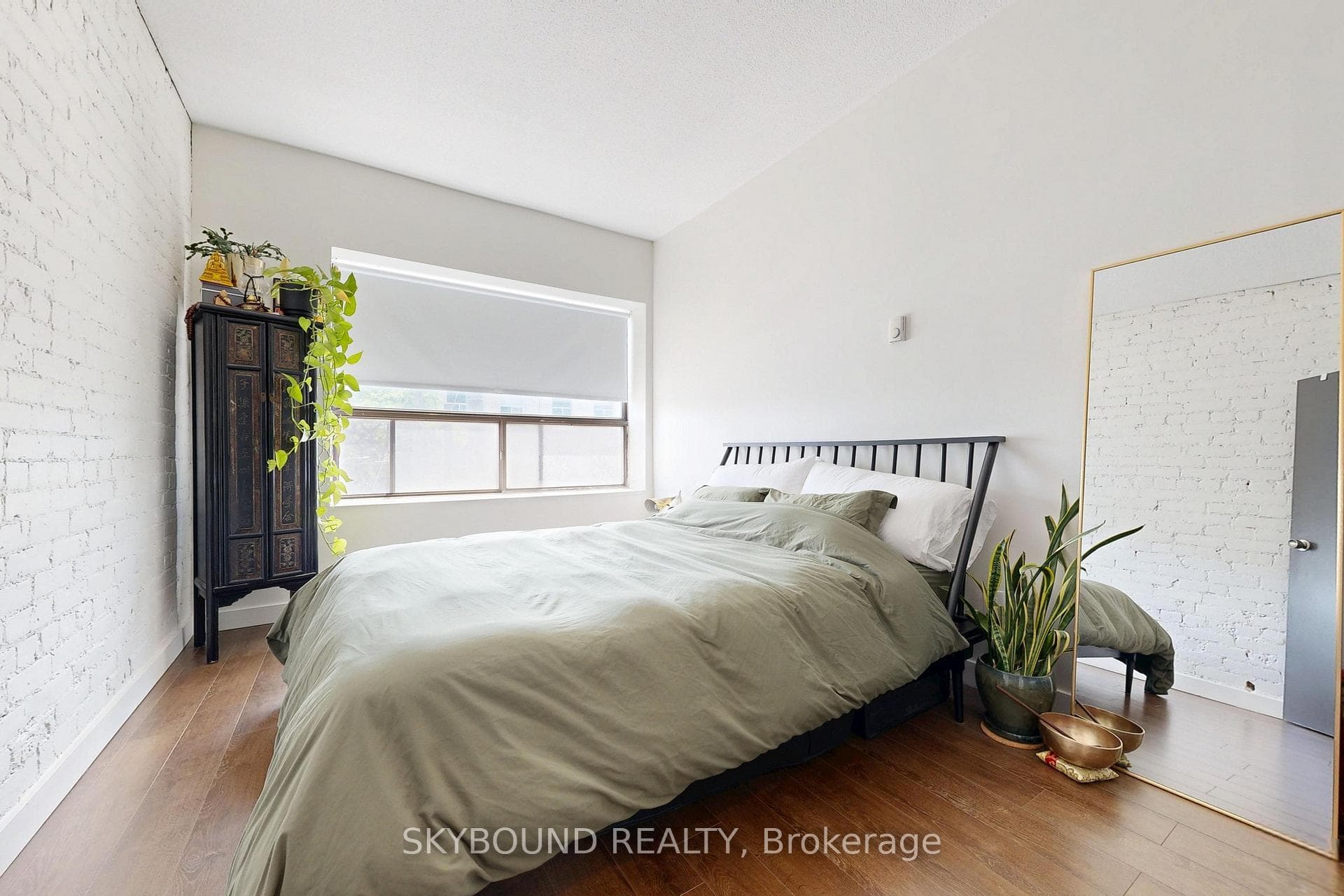 2104 Queen Street Unit B photo 16