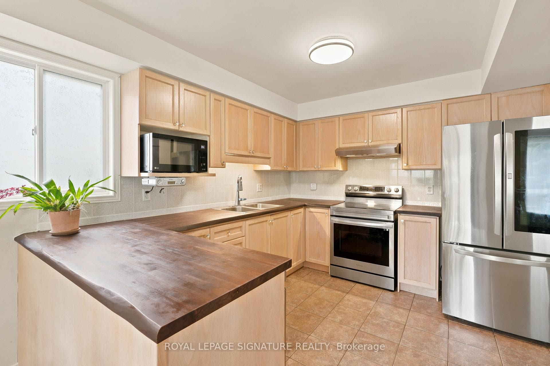119 Rossmore Court photo 12