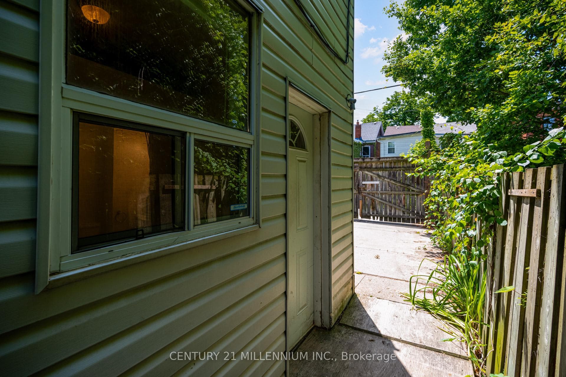 144 Robert Street photo 42