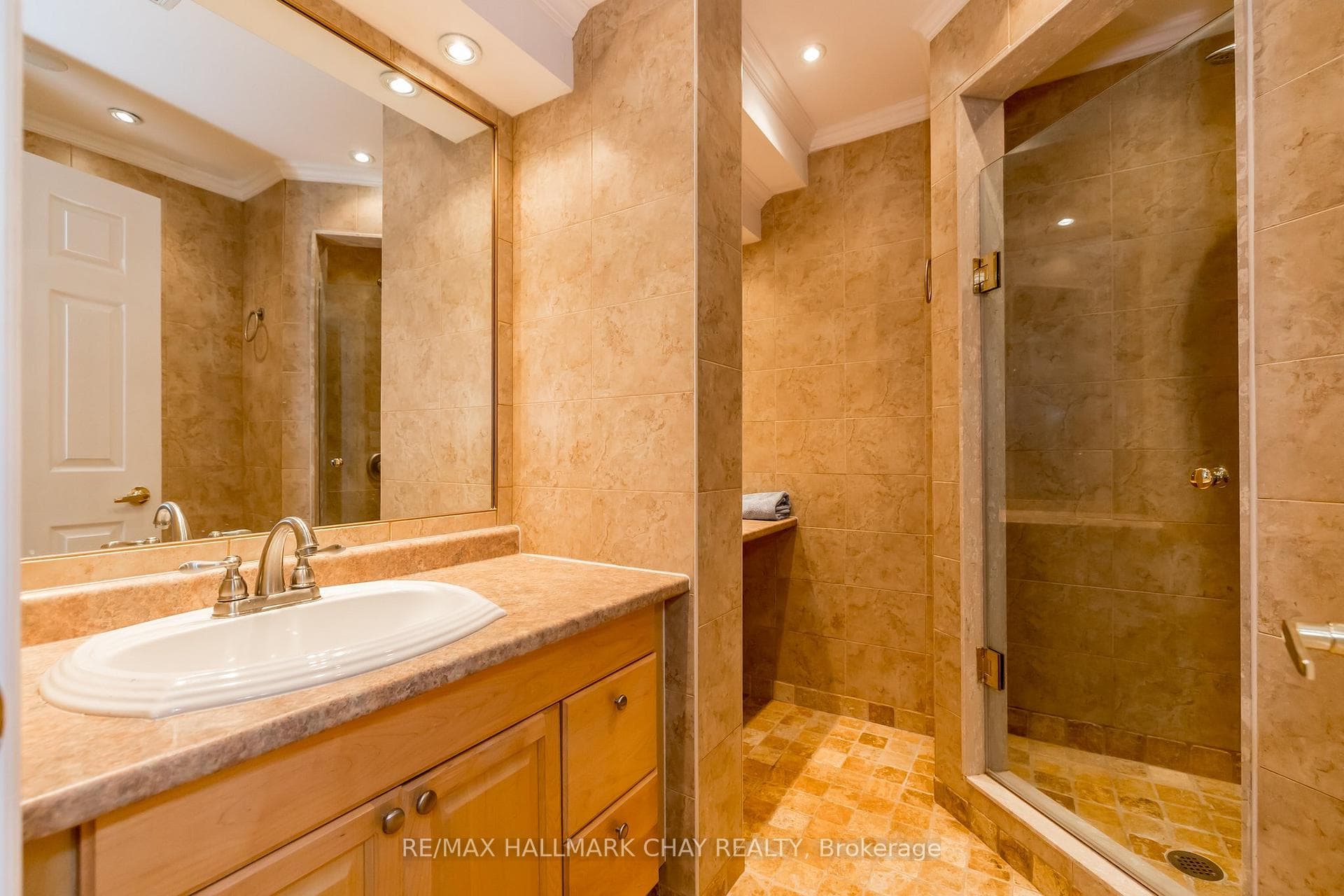 46 Patrick Drive Unit LOWER photo 10