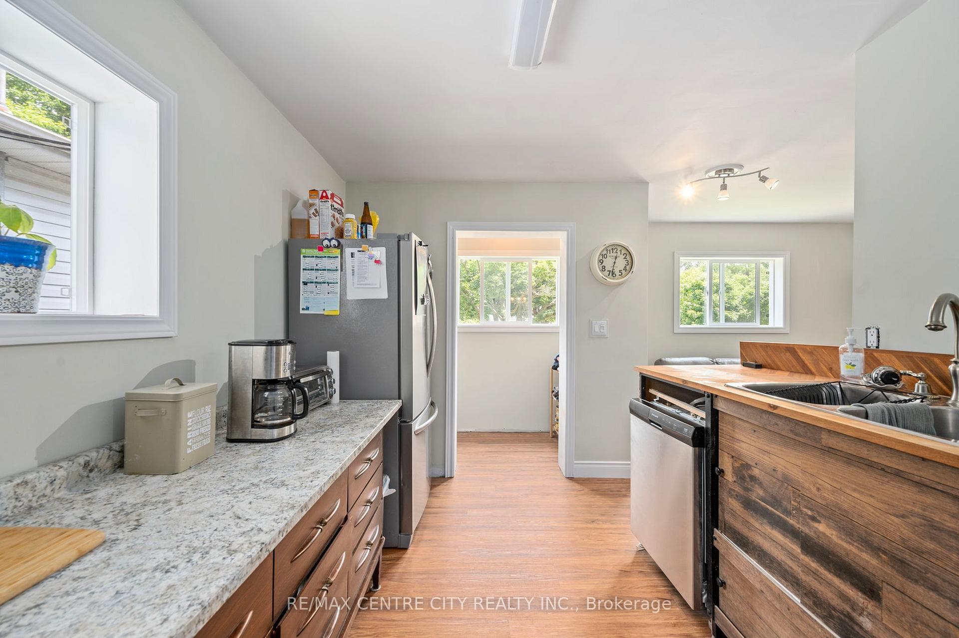 221 Emerson Avenue photo 9