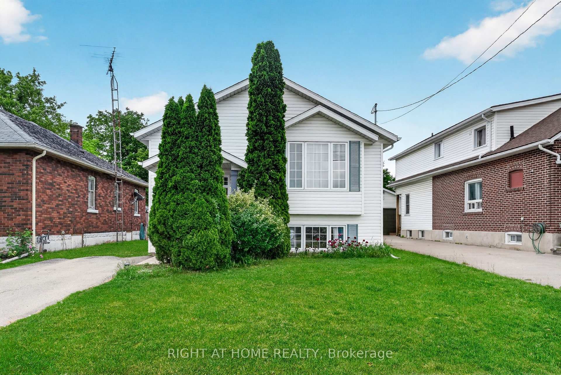 5524 Fraser Street photo 1