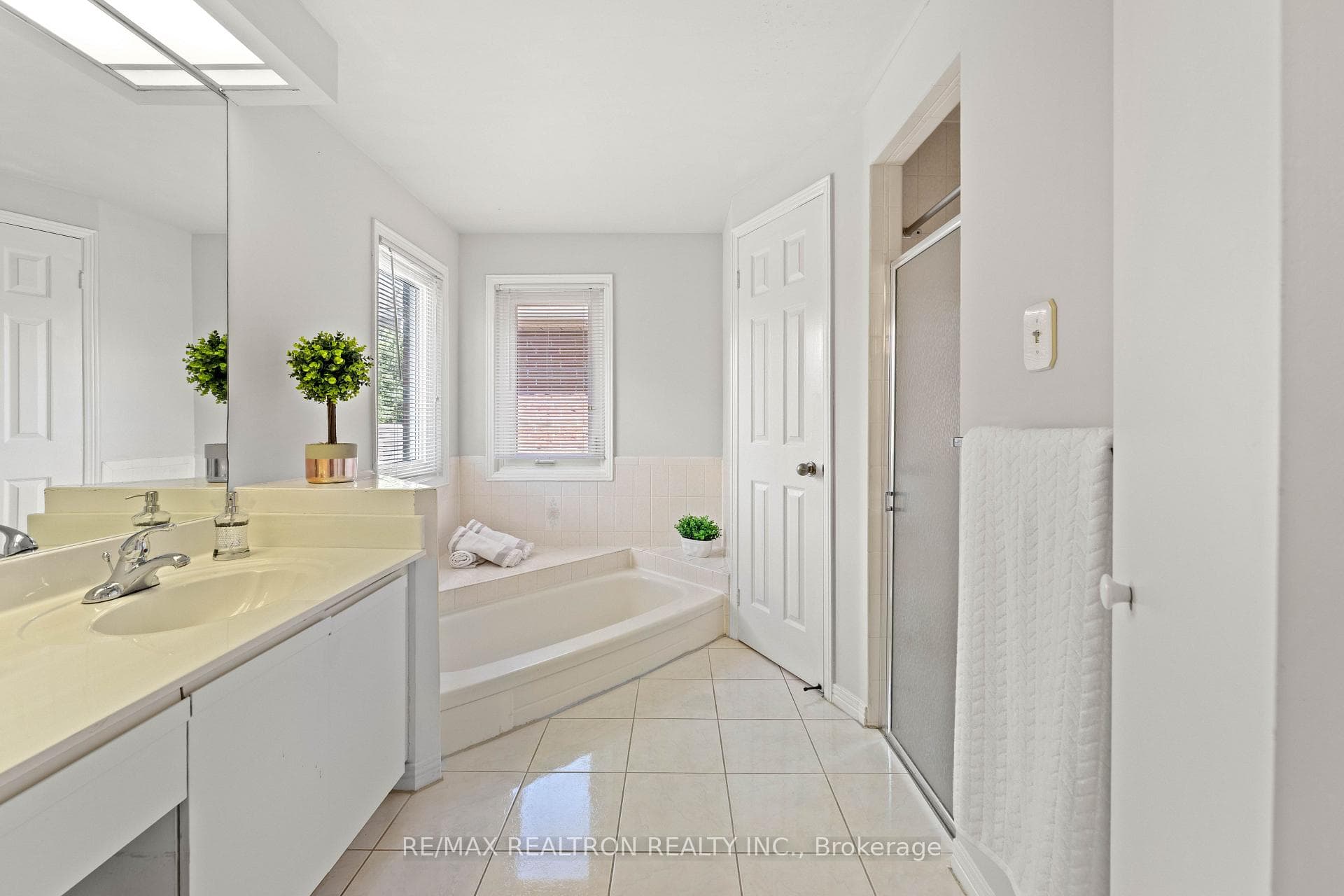 143 Spring Gate Boulevard photo 31