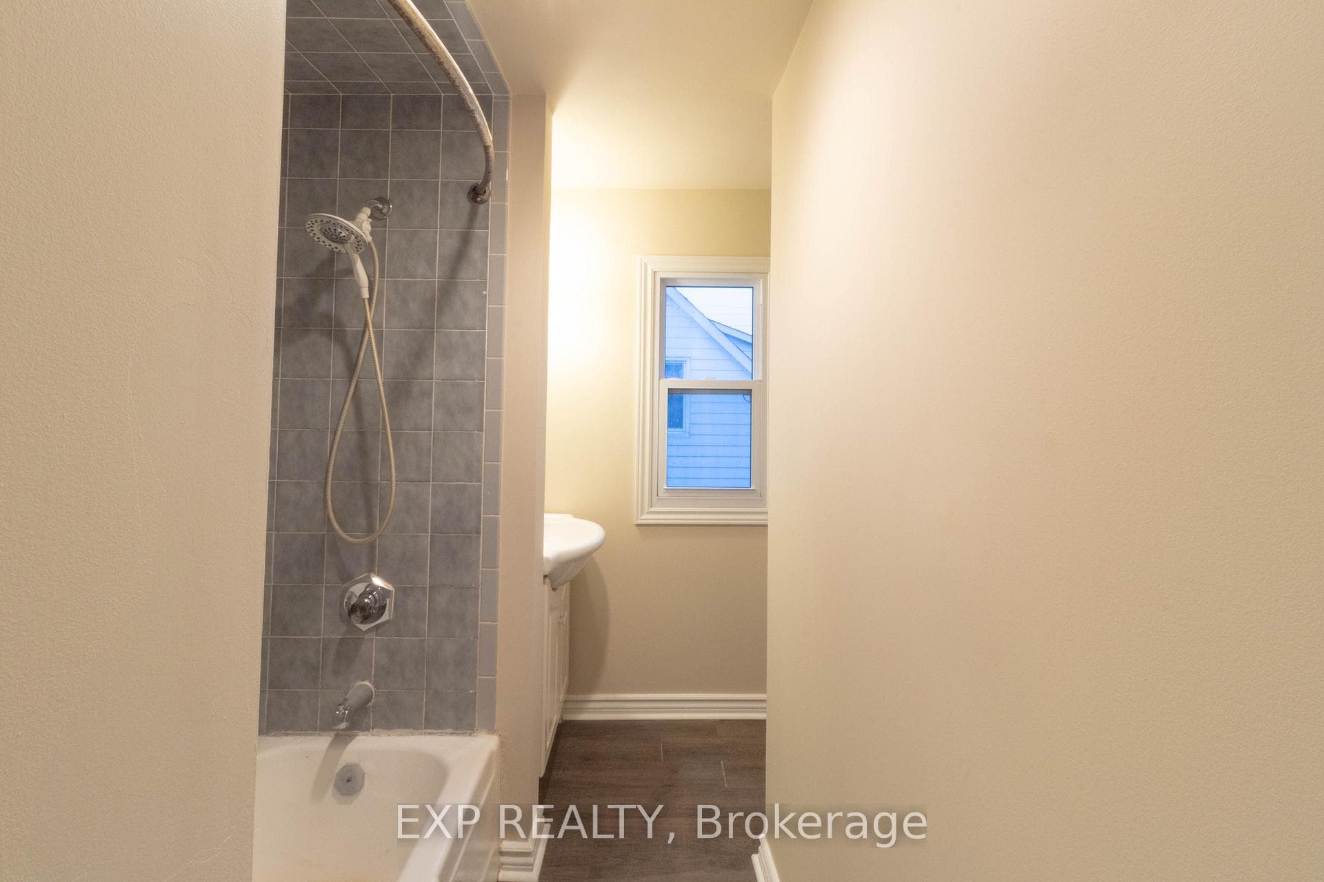 5782 Byng Avenue photo 22