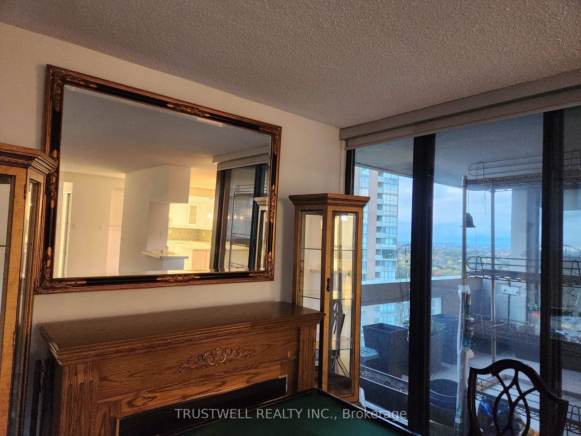 65 Skymark Drive Unit 1706 photo 4