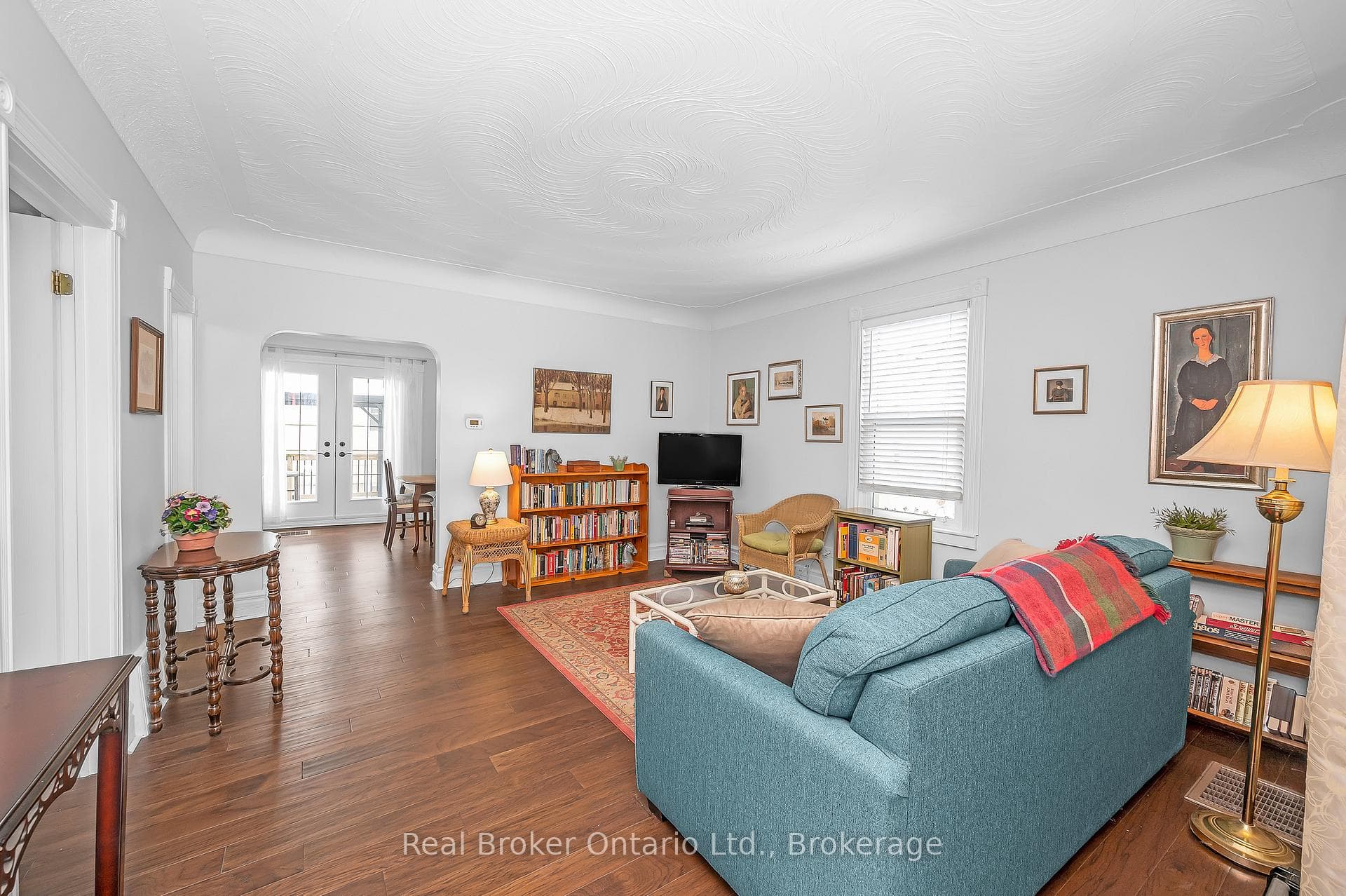 15 Maple Avenue photo 3