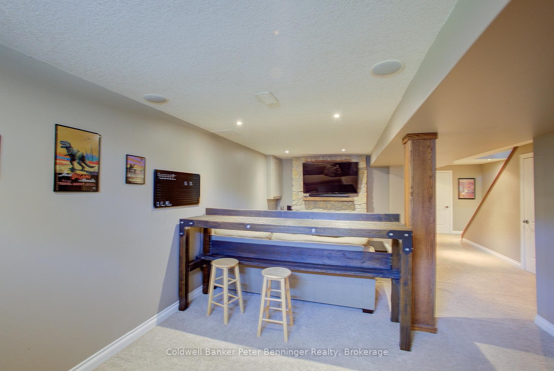 737 Mackendrick Drive photo 31