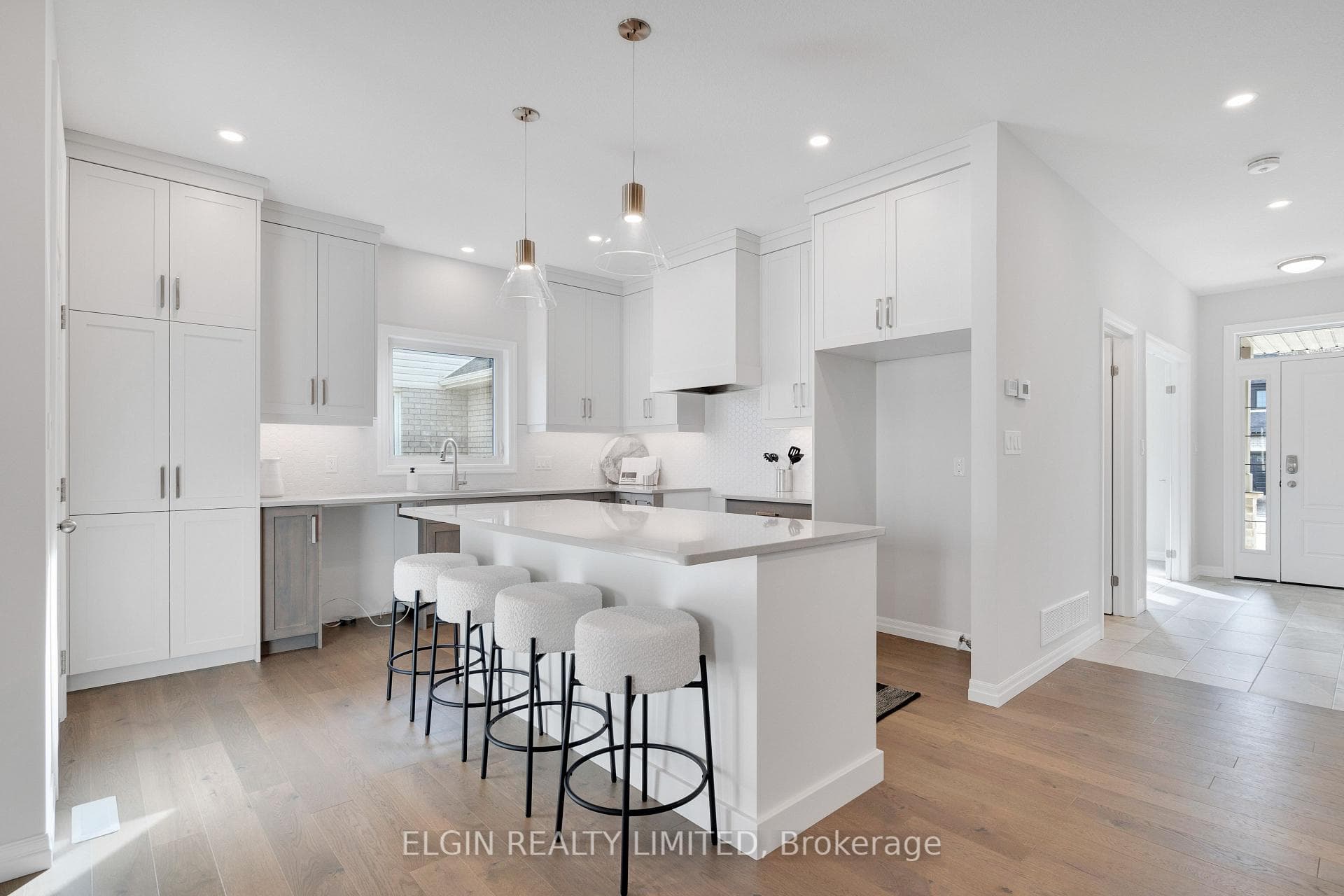 8 Hartland Circle photo 16