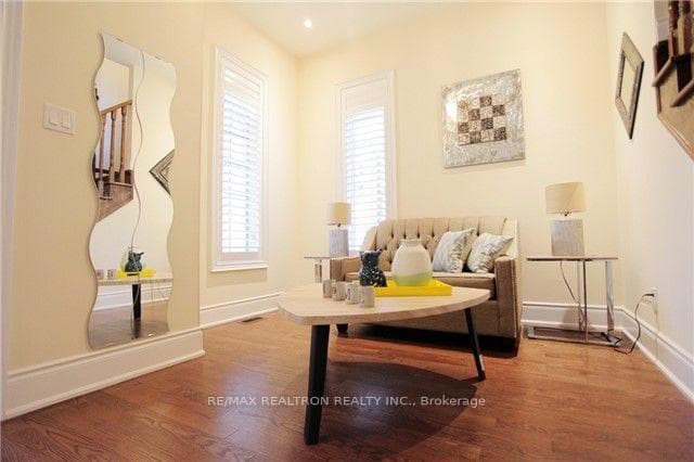 15 Mario Avenue photo 2