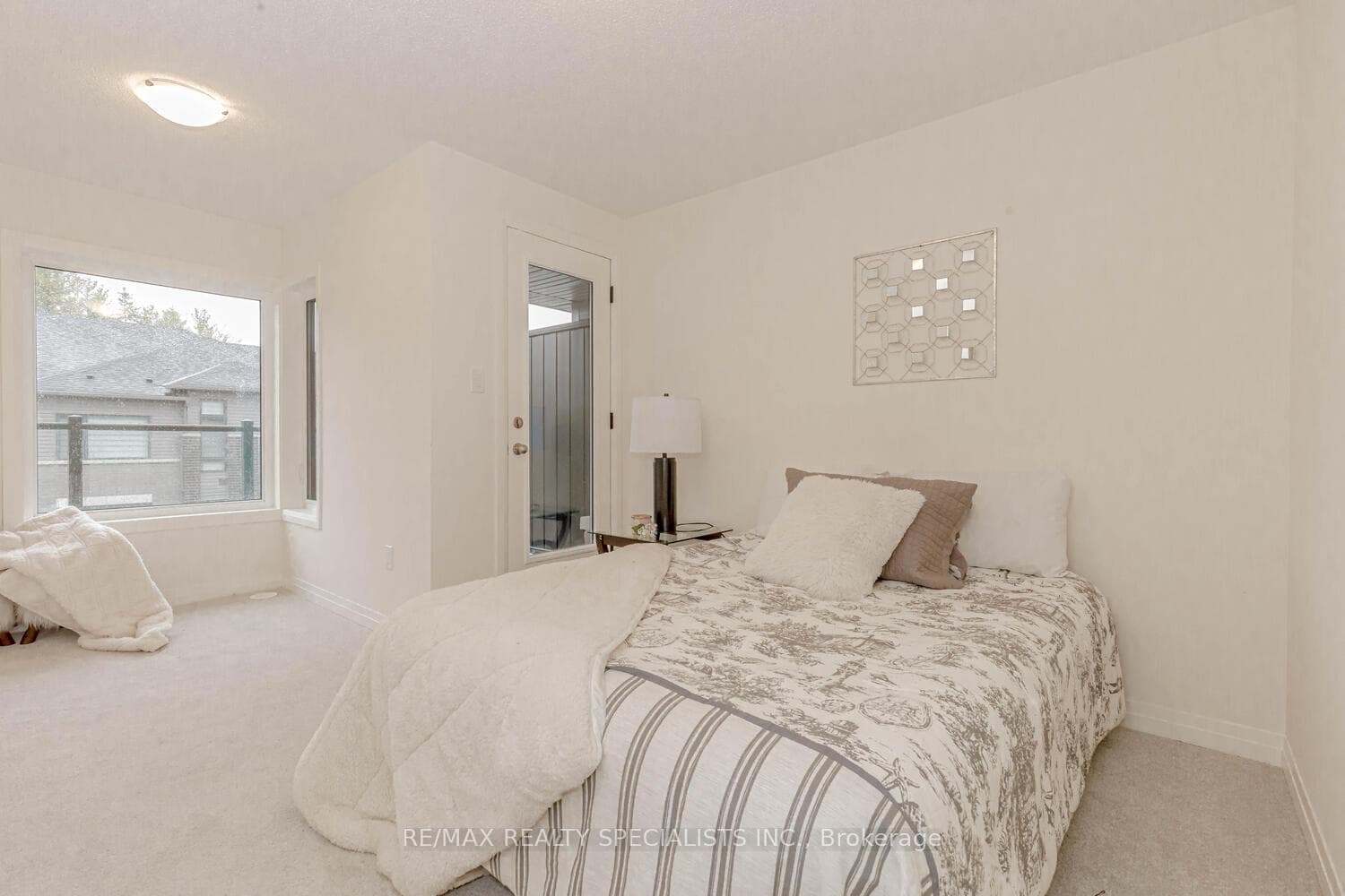 14 Emmas Way photo 23