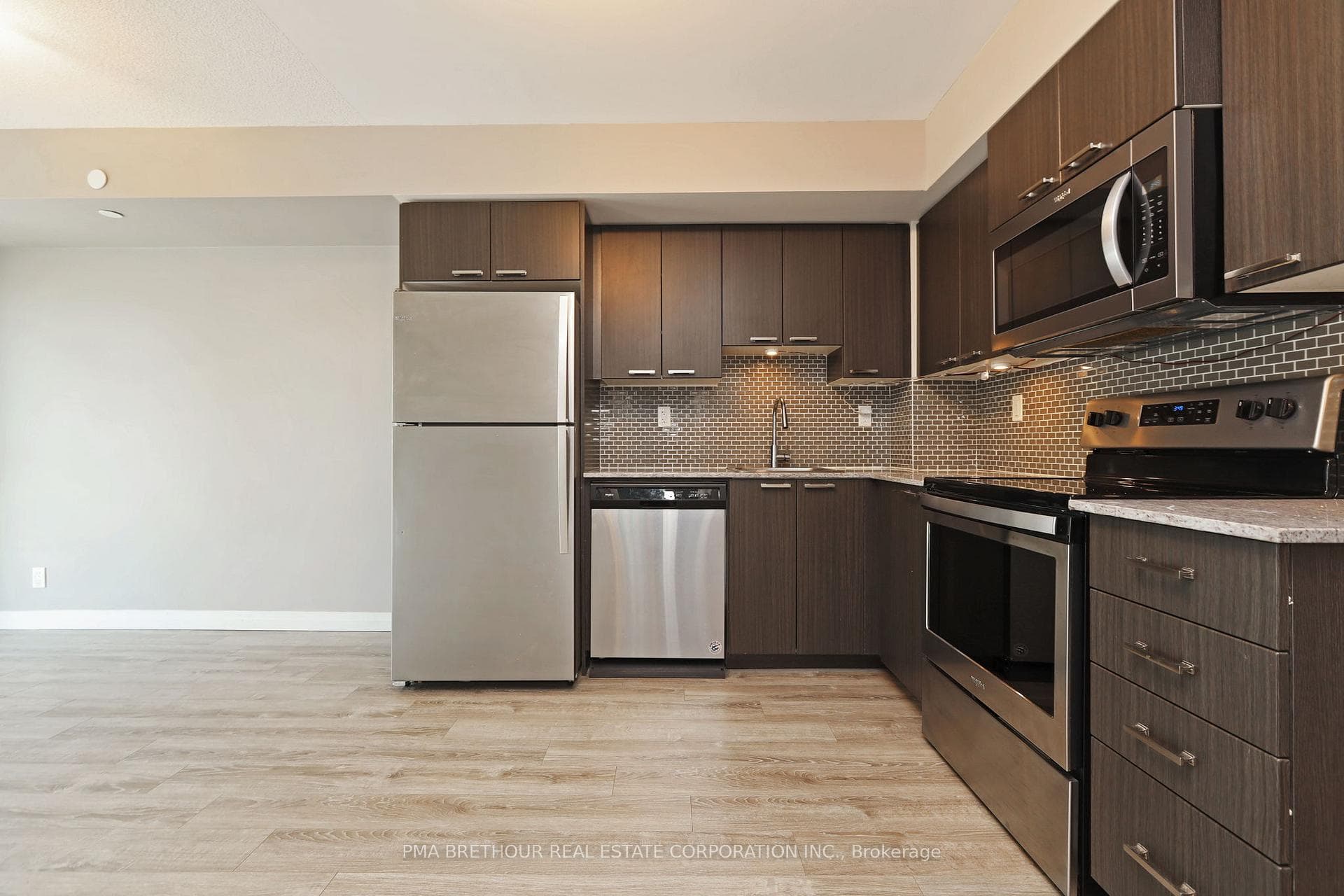 2152 Lawrence Avenue Unit 507 photo 6