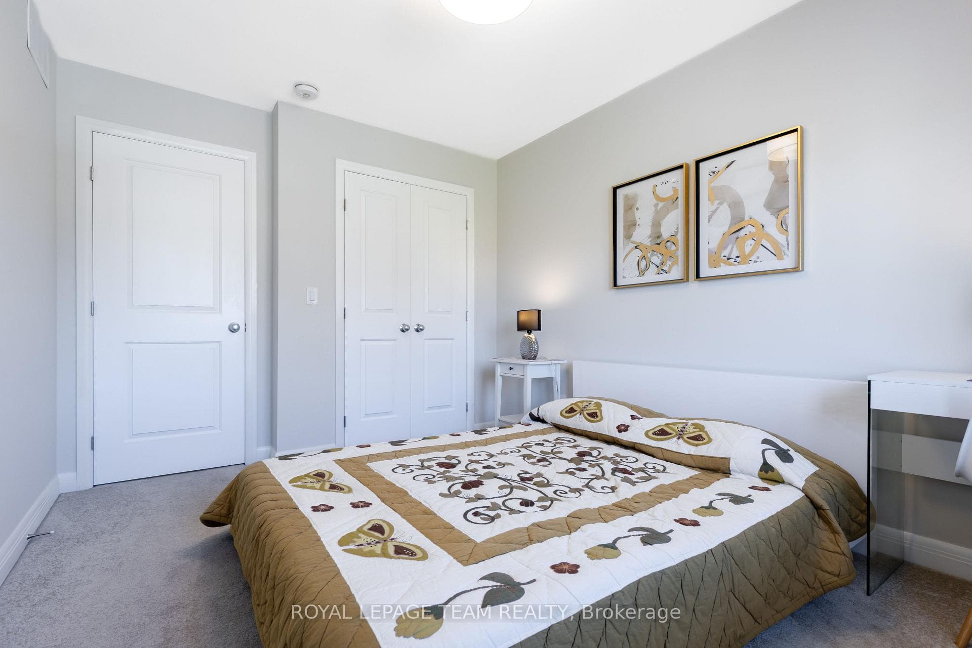 86 Escarpment Crescent photo 39