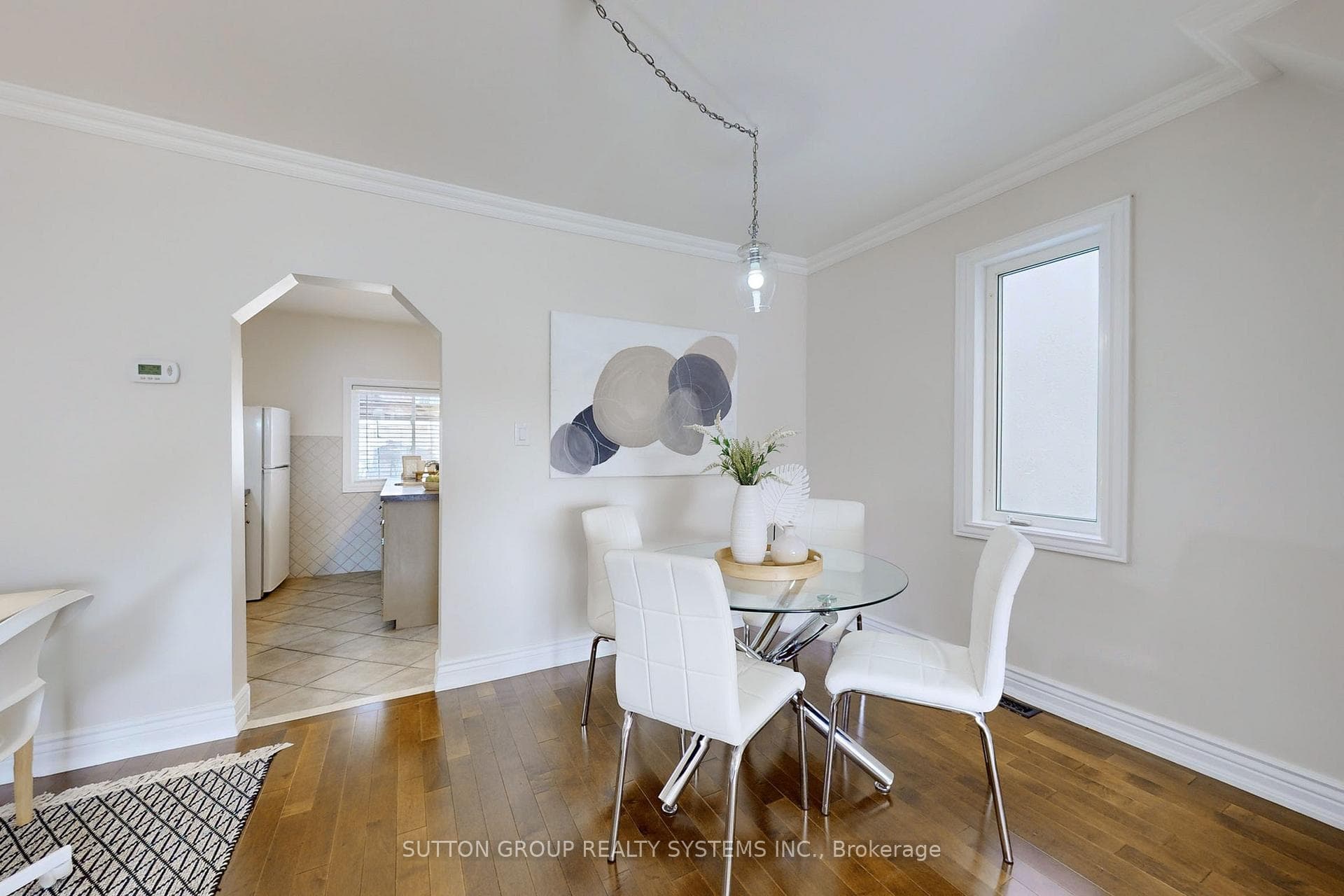6 Corby Avenue photo 4