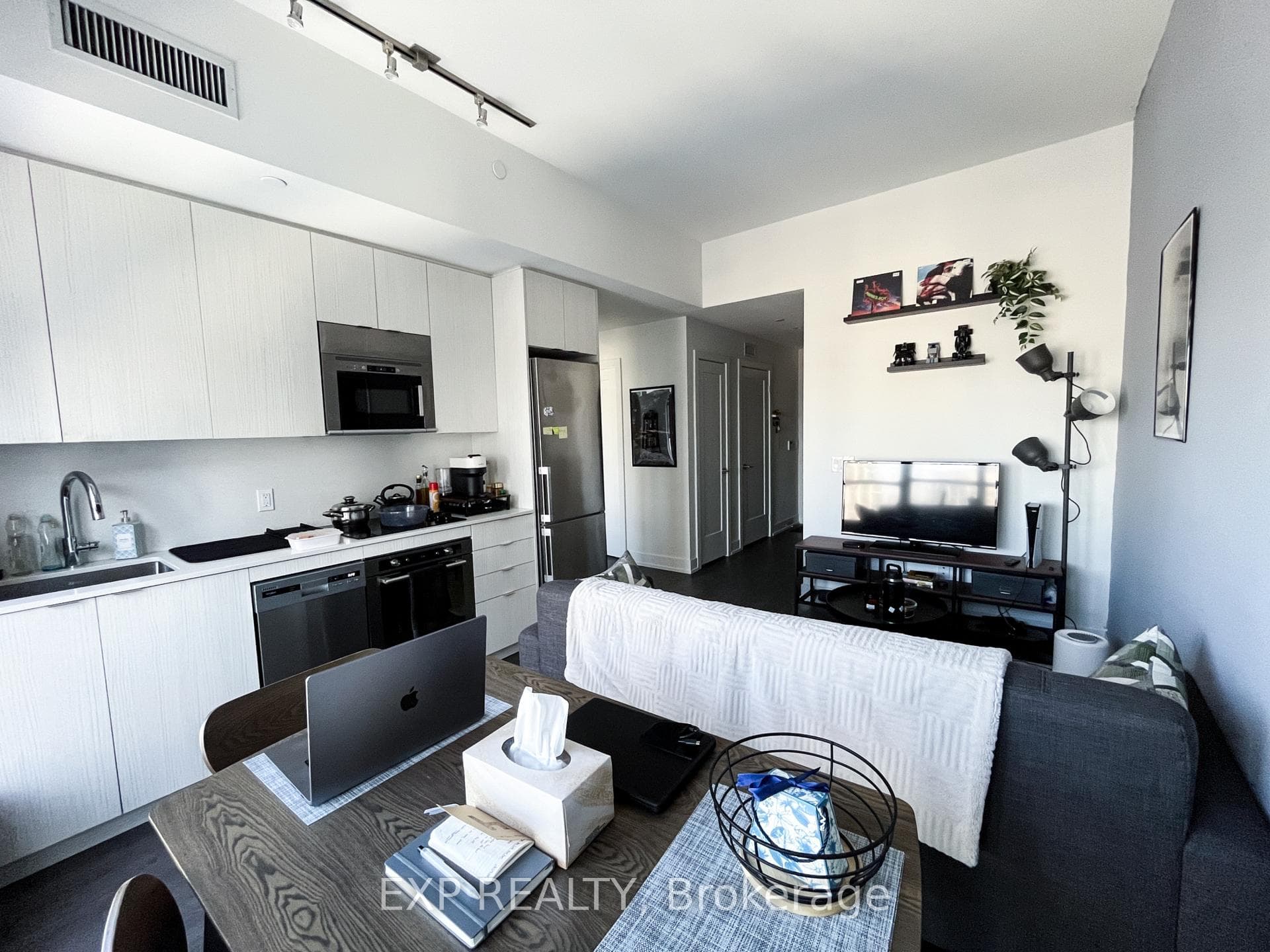 5 Mabelle Avenue Unit #2034 photo 5