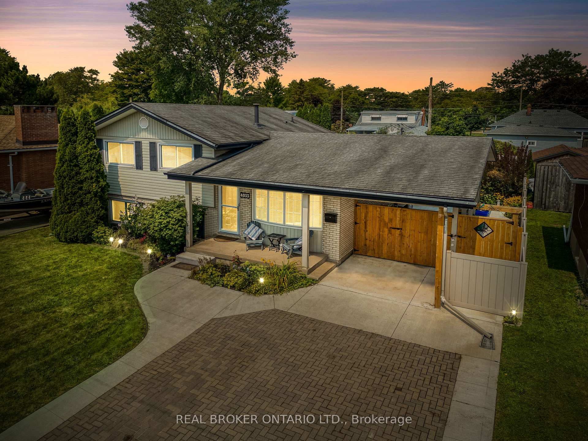 4033 Montcalm Crescent photo 1
