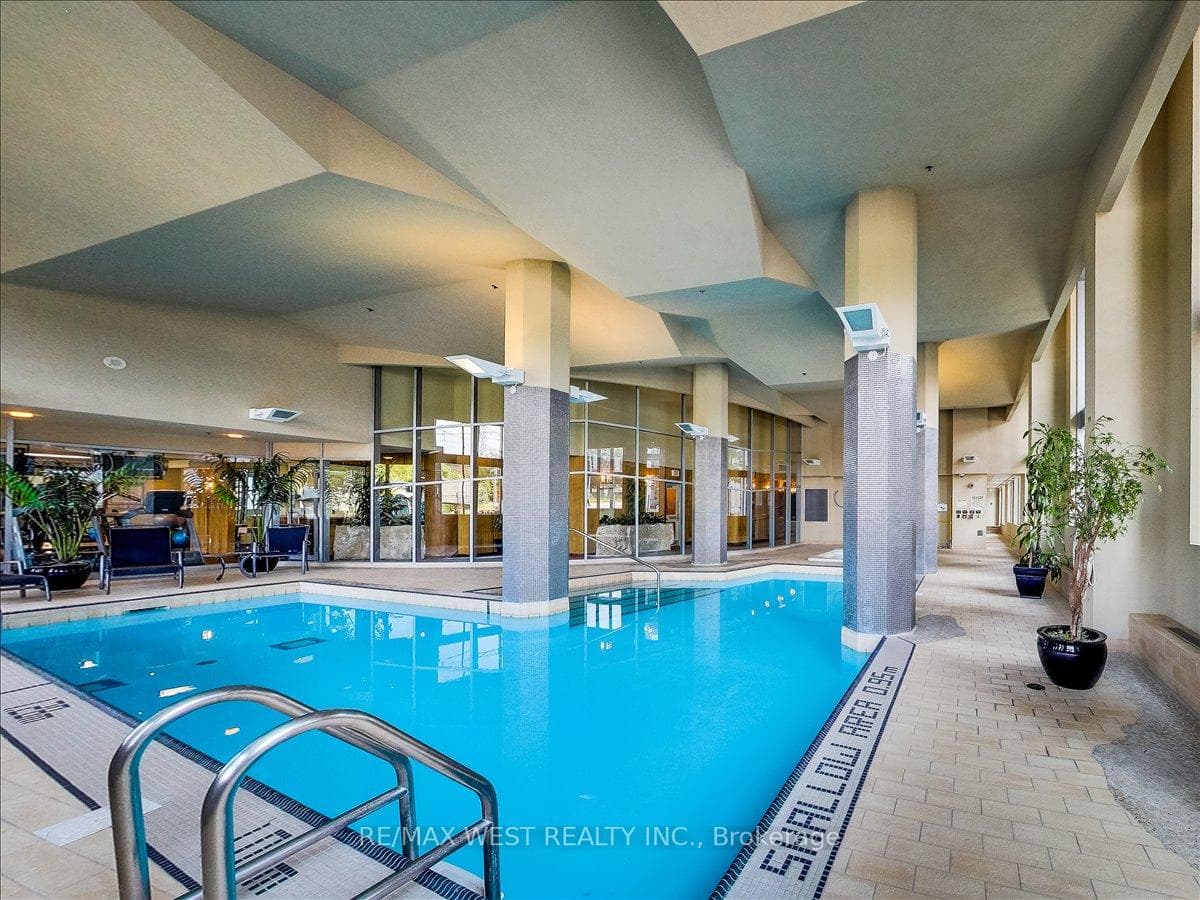 2119 Lake Shore Boulevard Unit 604 photo 21
