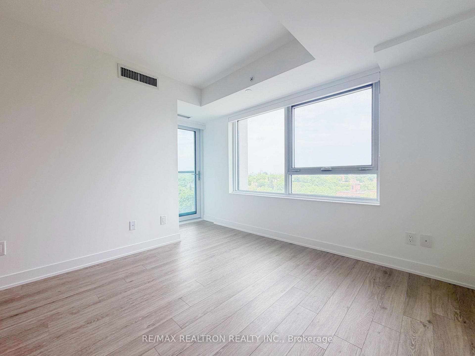 609 Sherbourne Street Unit 808 photo 6
