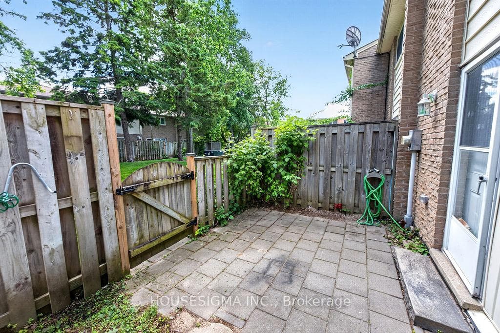166 Southdale Road Unit 143 photo 40