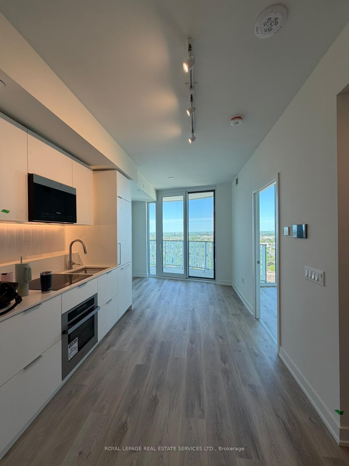 799 The Queensway N/A Unit 105 Upper photo 5
