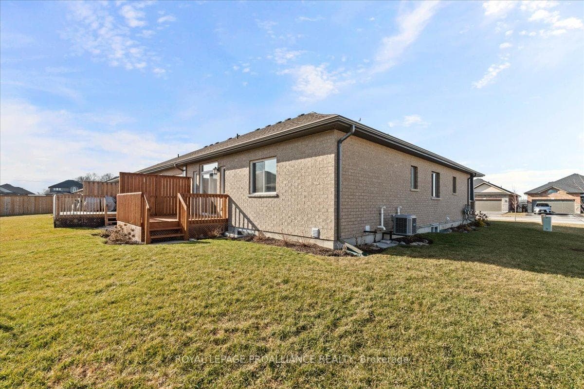 47 Farmington Crescent photo 26