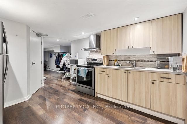 1169 Ossington Avenue Unit 3 photo 3