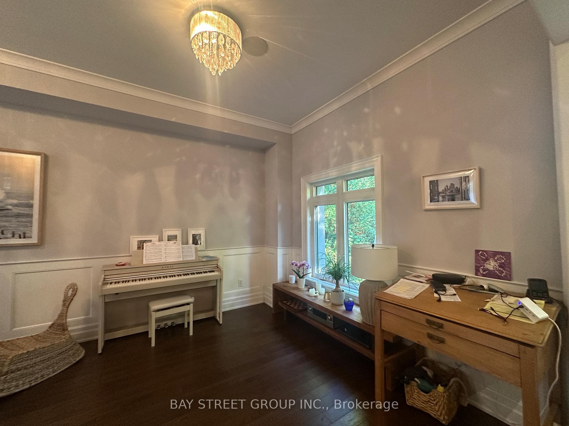 128 Thompson Avenue photo 6