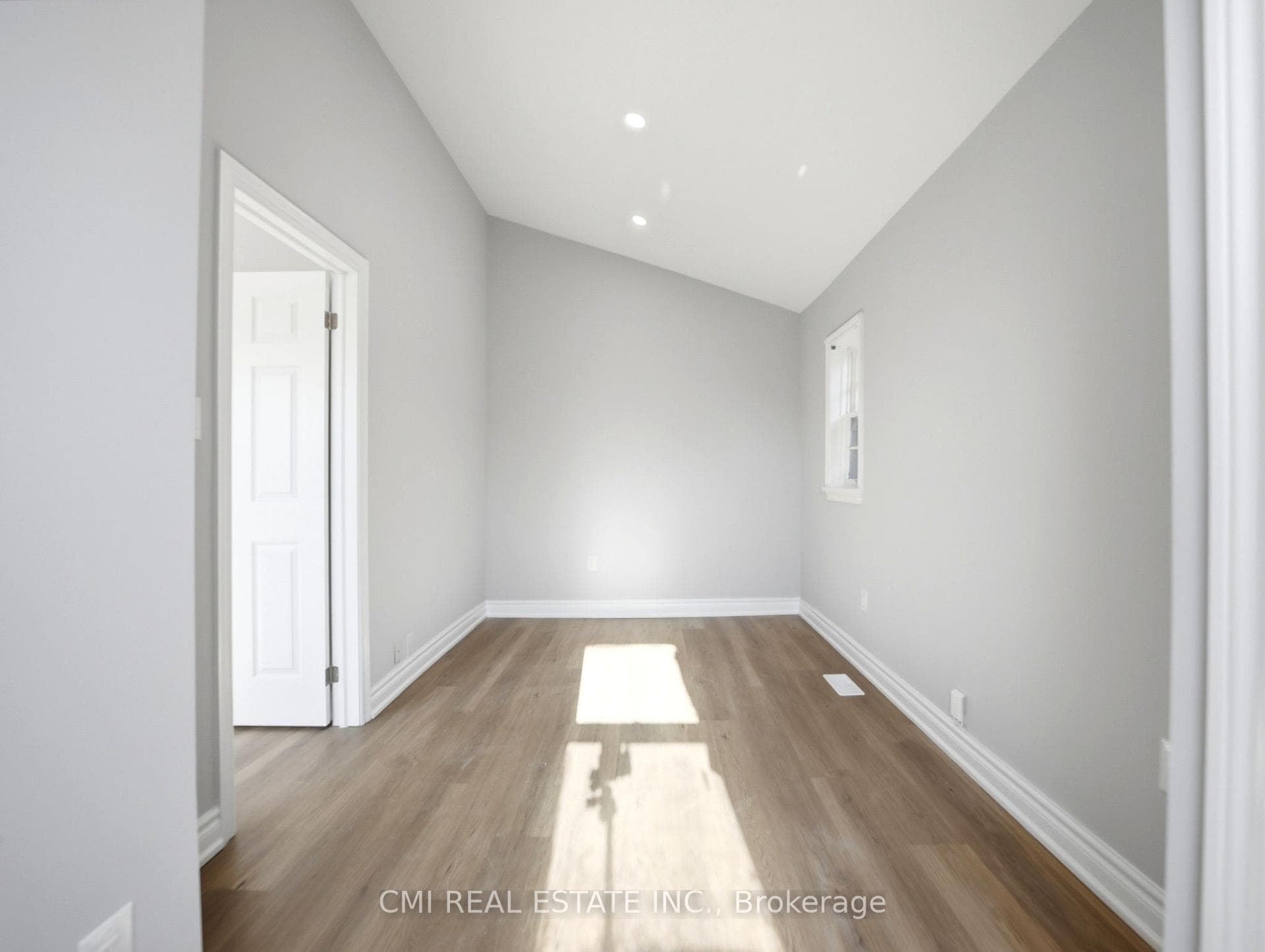 86 Adair Avenue photo 16