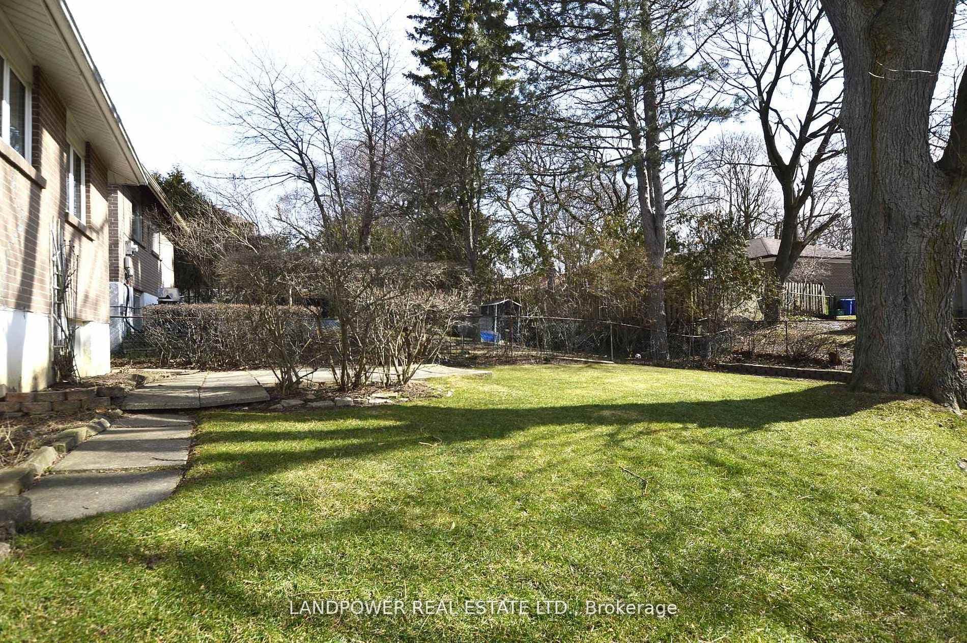93 Clansman Boulevard photo 35