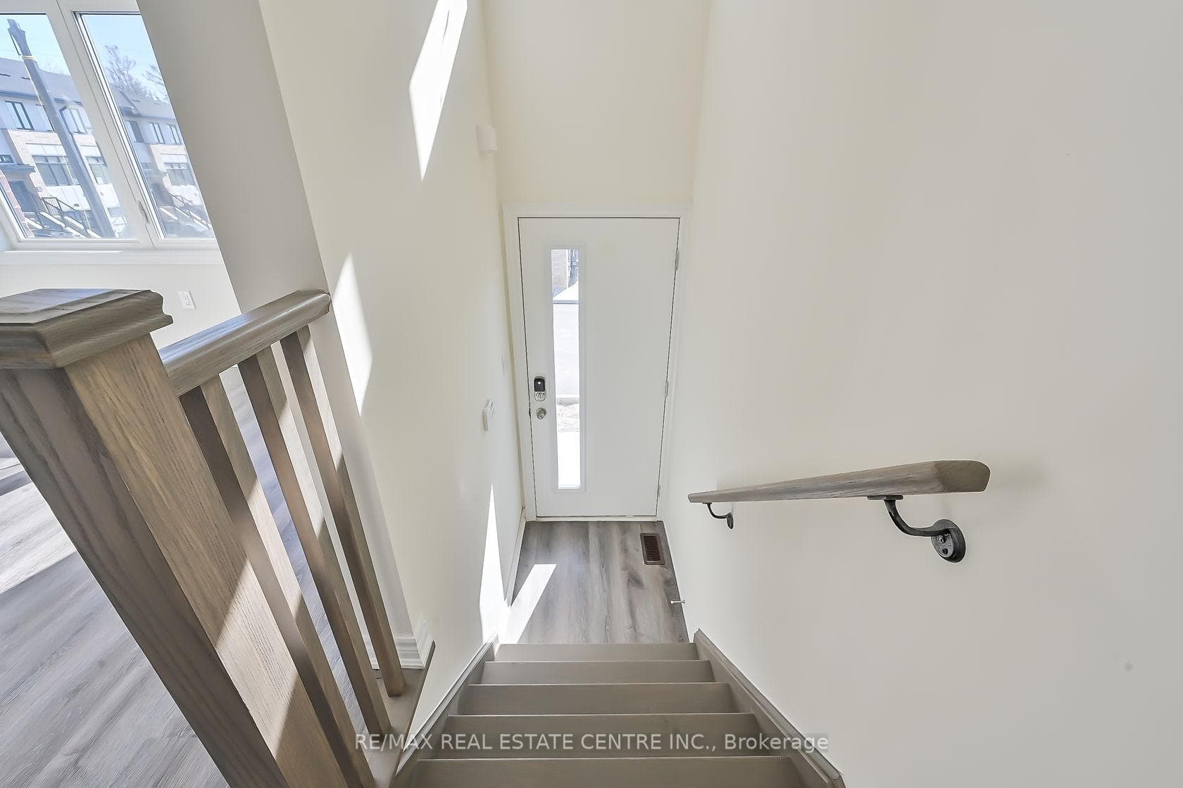 527 Shaver Road Unit 3 photo 13