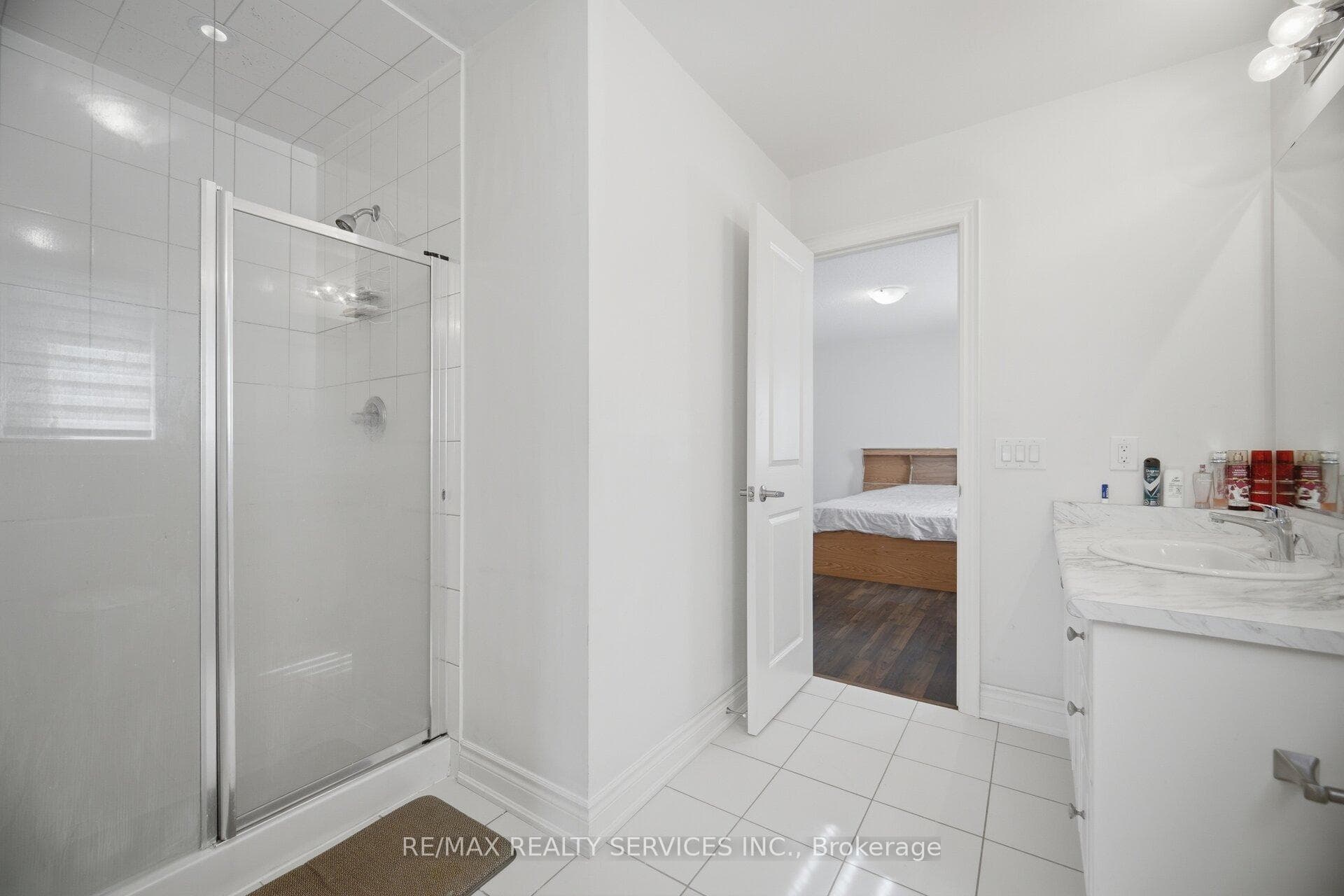 585 Dougall Avenue photo 46