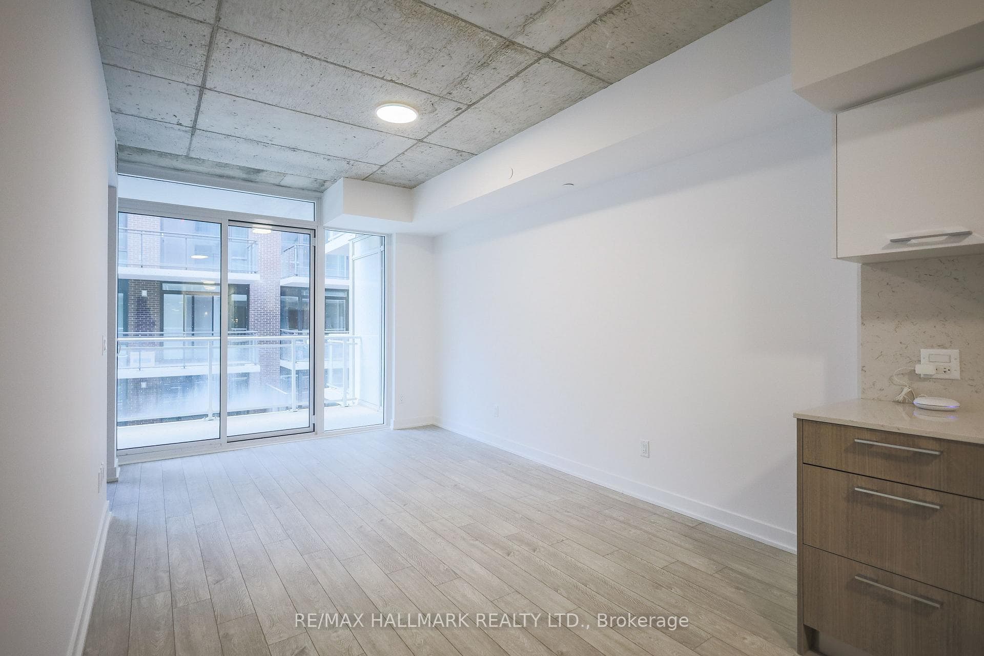 665 Queen Street Unit 313 photo 6