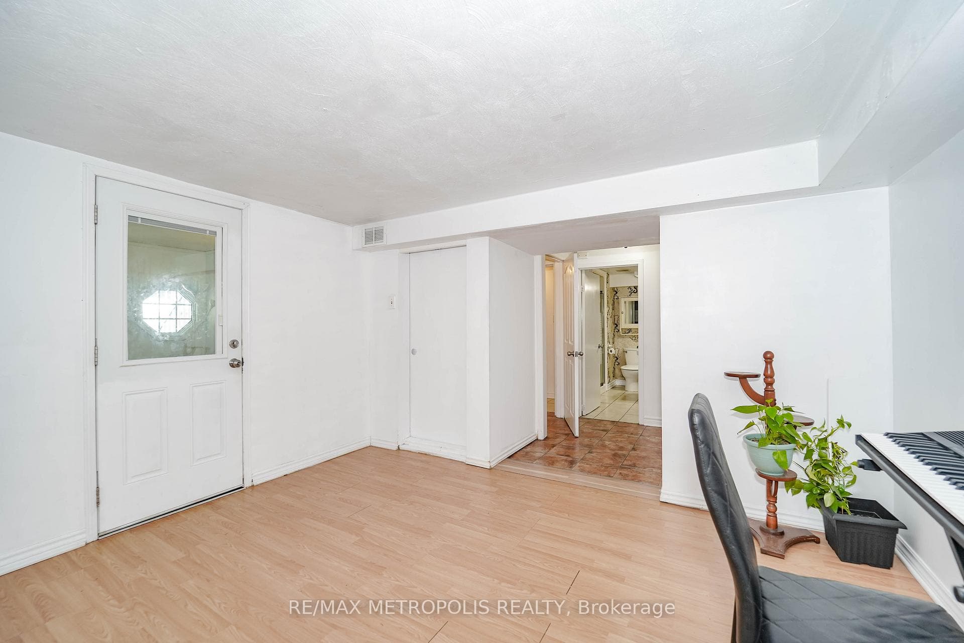 579 Pinewood Street photo 28