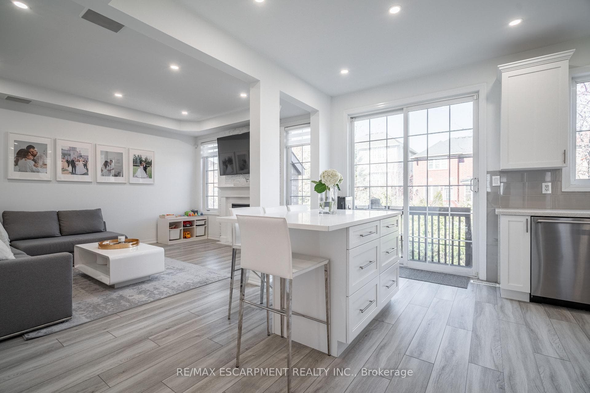 80 Montreal Circle photo 6