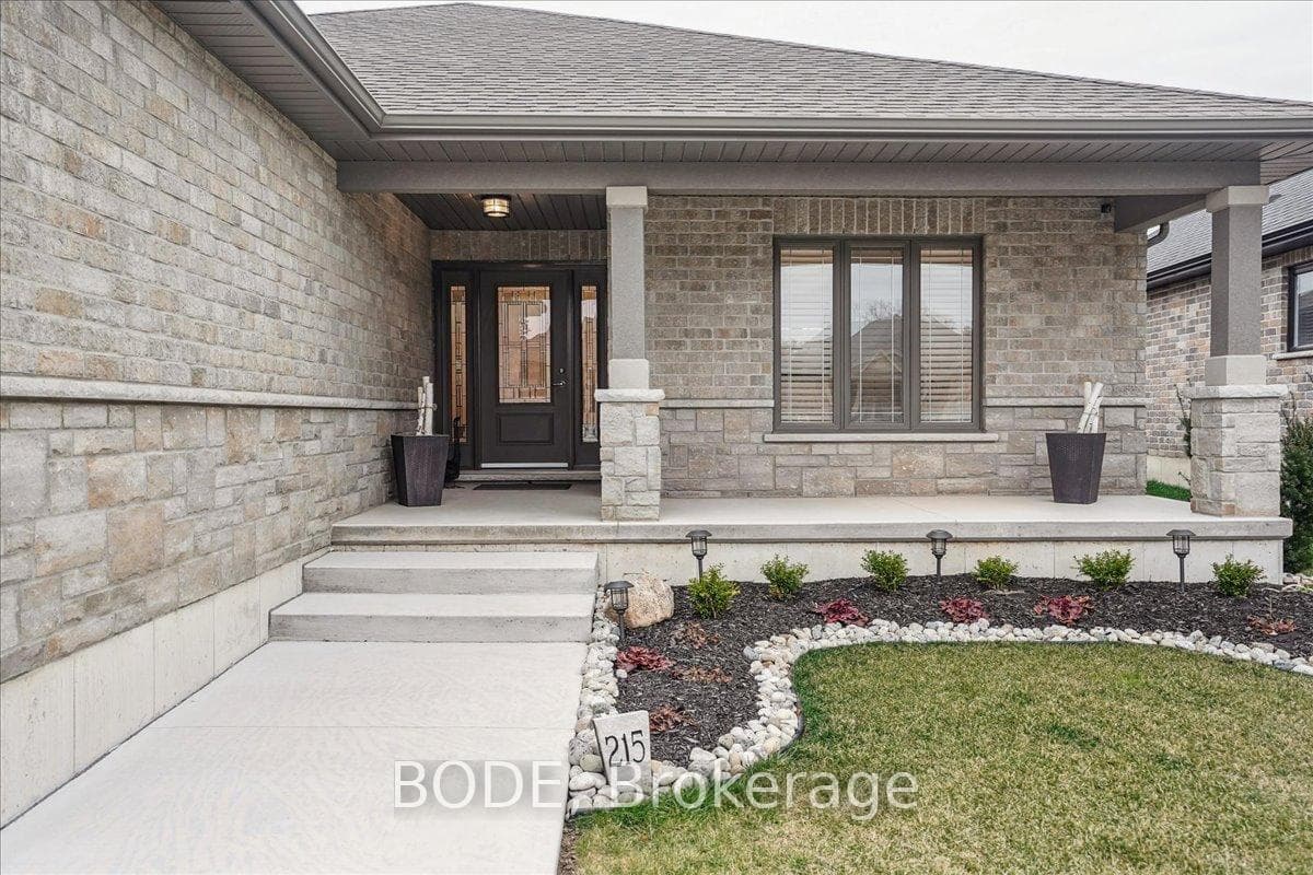 215 Oak Street photo 2