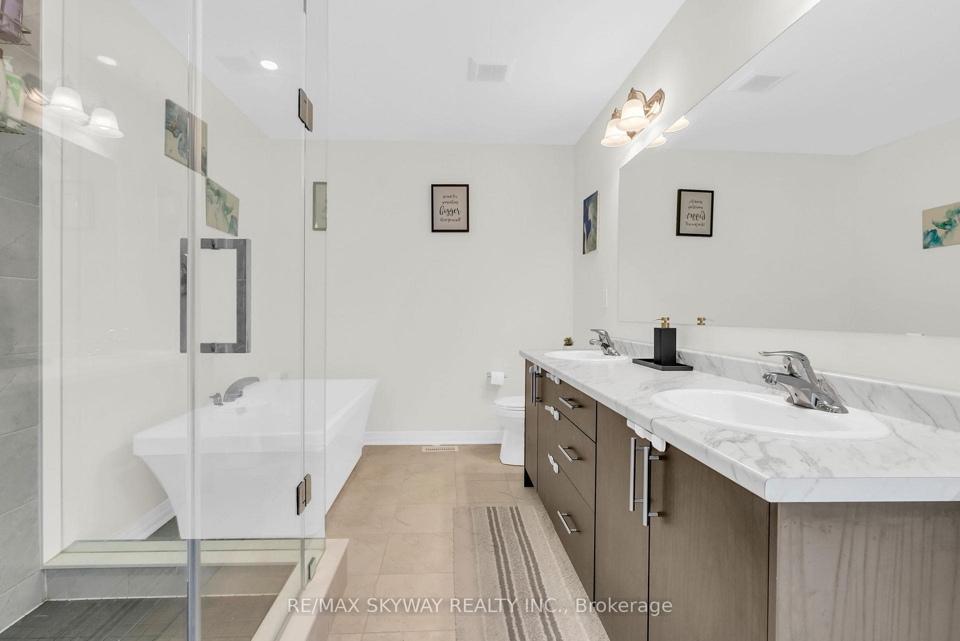 16 Tyler Avenue photo 31