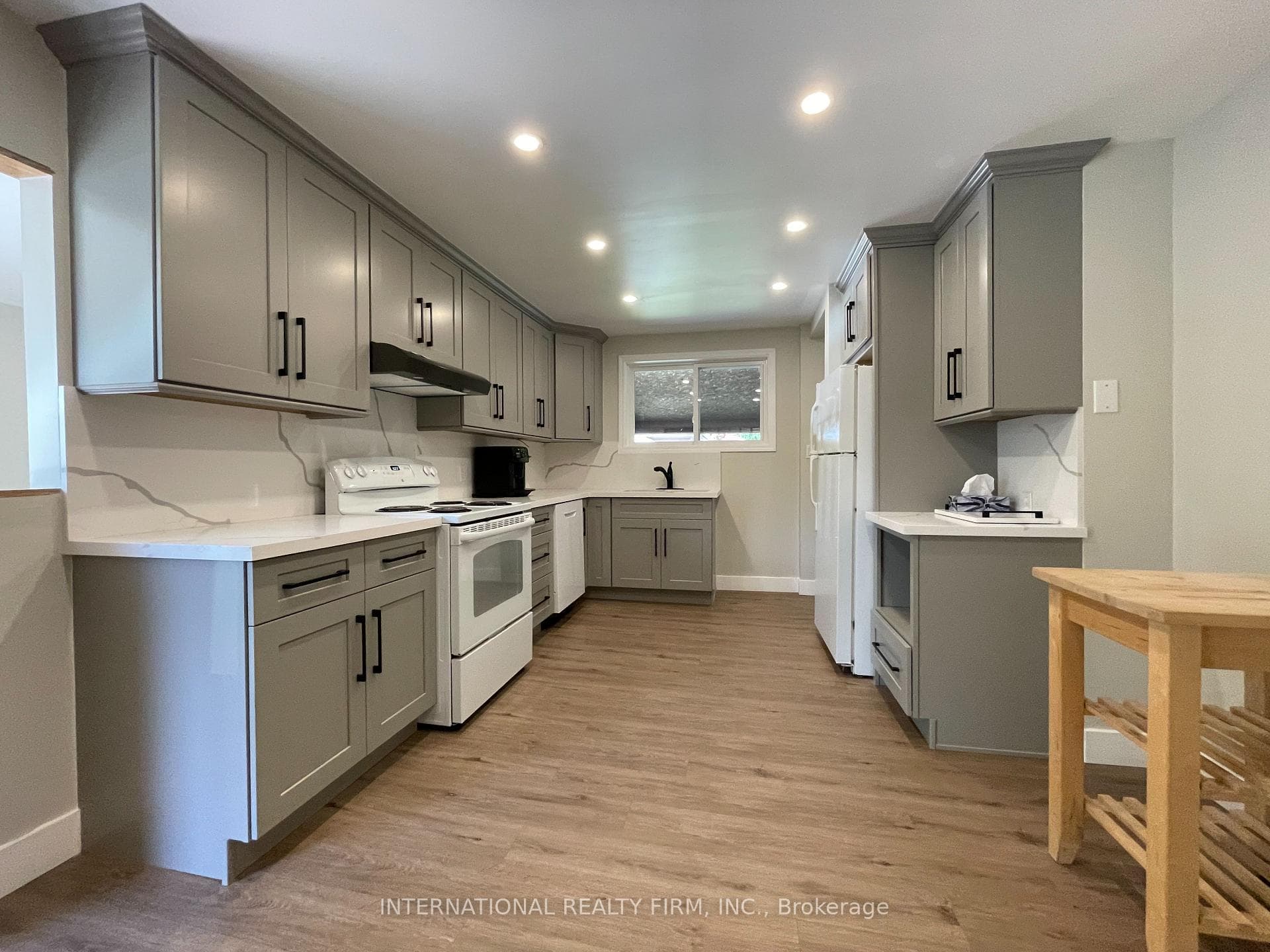 Kitchen with Quartz Counters & Backsplash