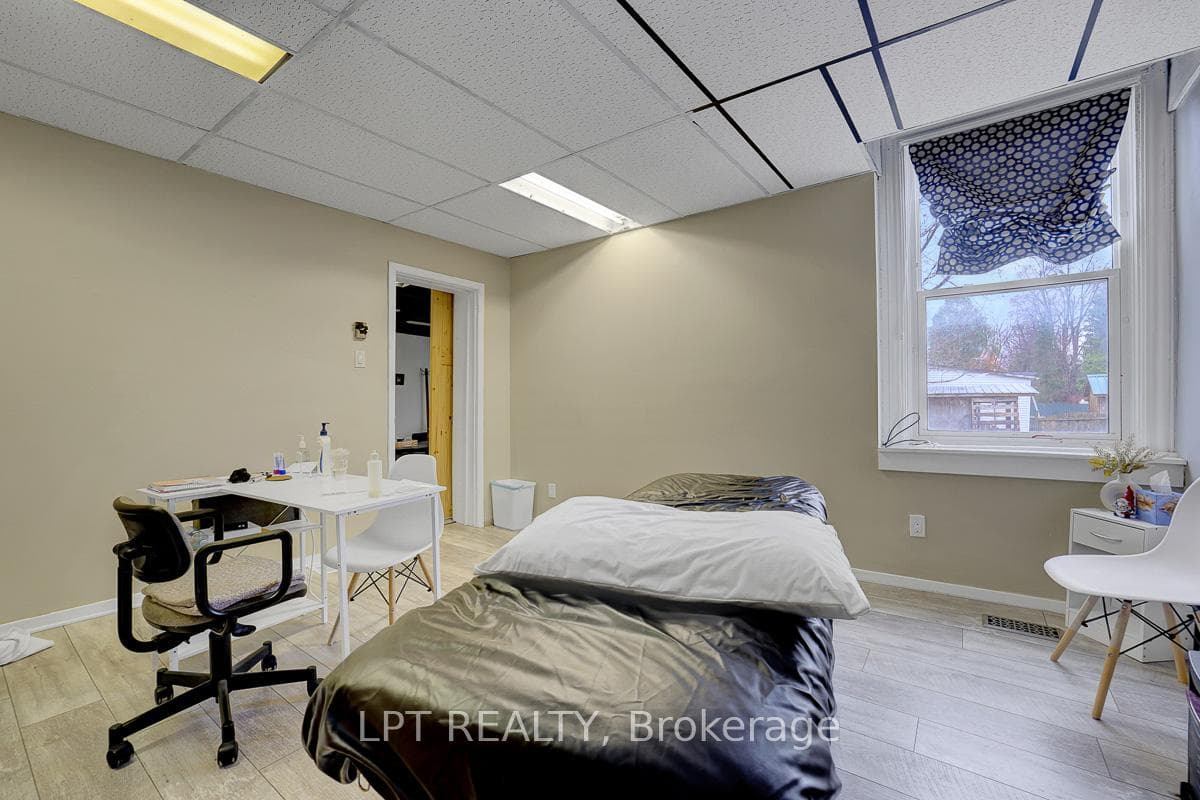 8197 Victoria Street photo 32