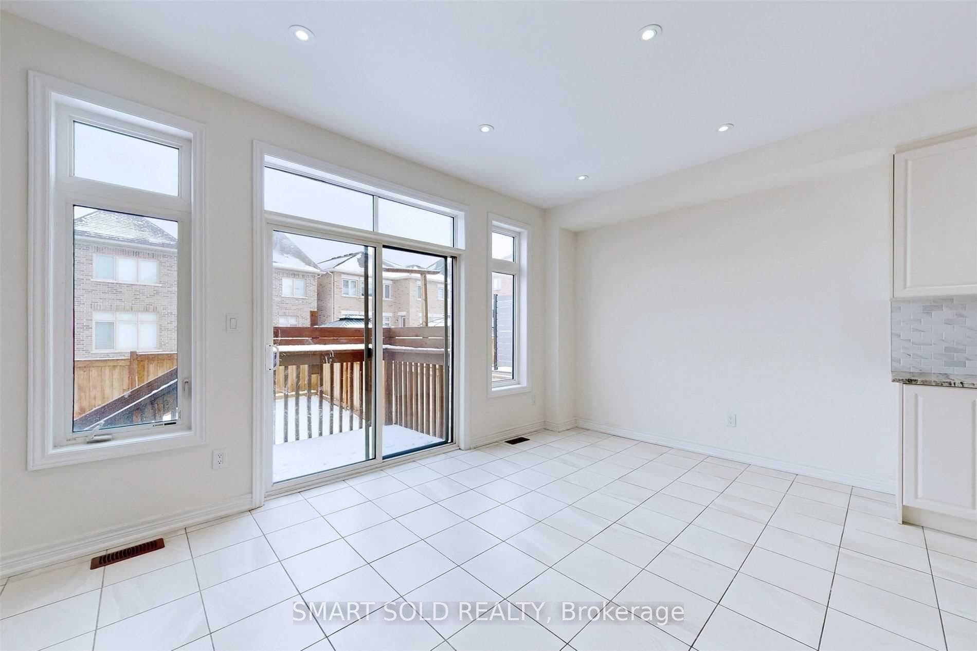 23 Forest Edge Crescent photo 10