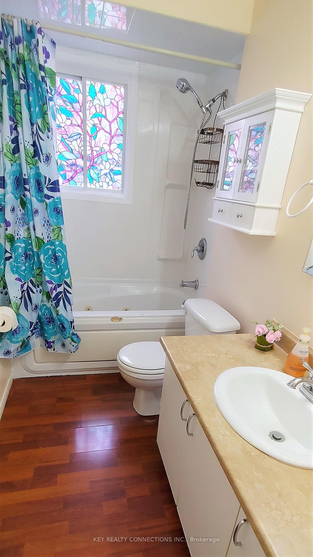 Main 4 piece bathroom on 2nd floor