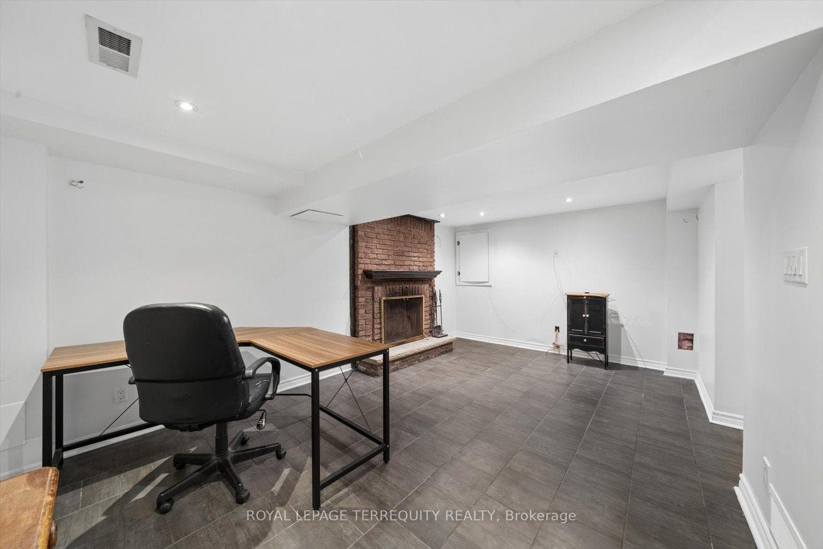 1825 Hyde Mill Crescent photo 40