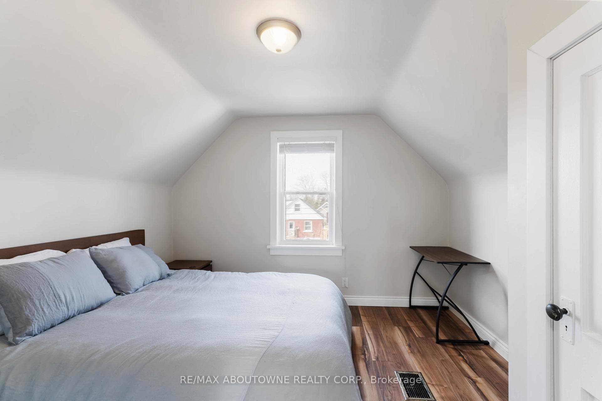 54 Weir Street photo 23