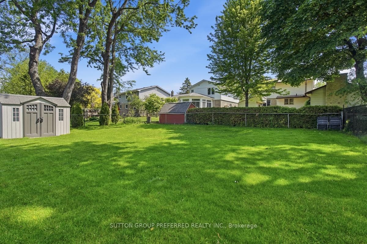 Plenty of Room for Kids or Pets to play