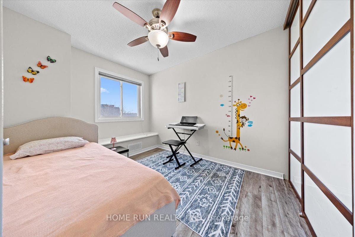113 Gray Crescent photo 24