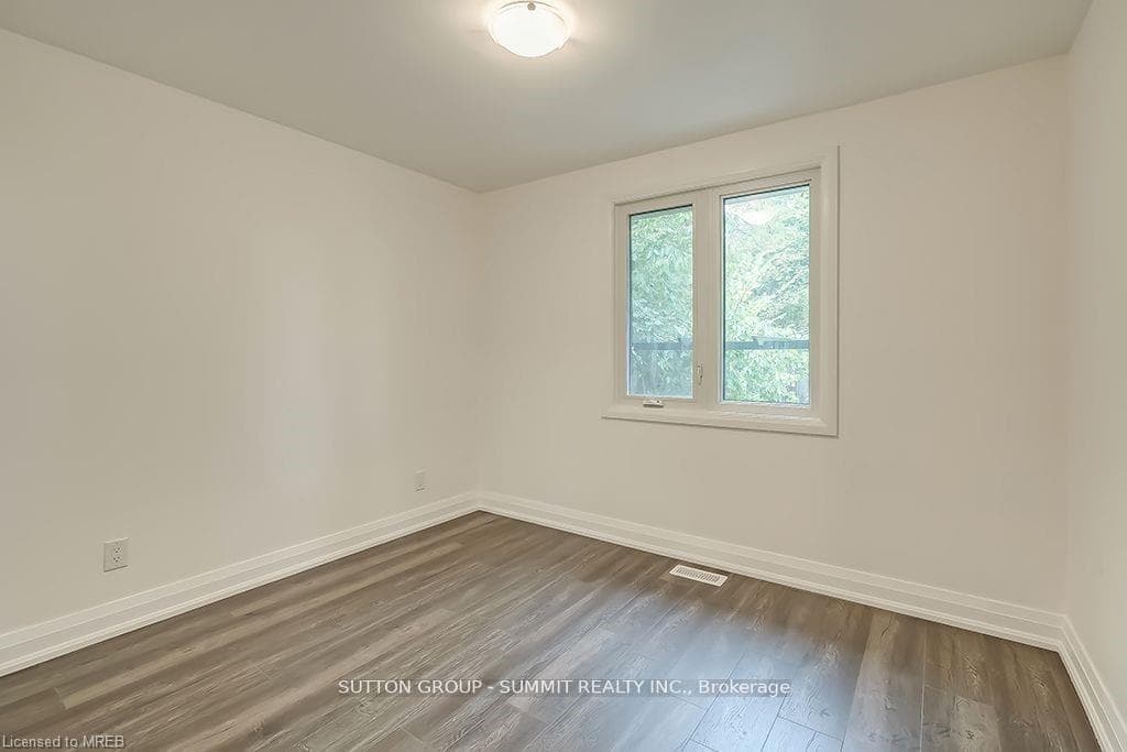16 Upper Canada Drive Unit Upper photo 35