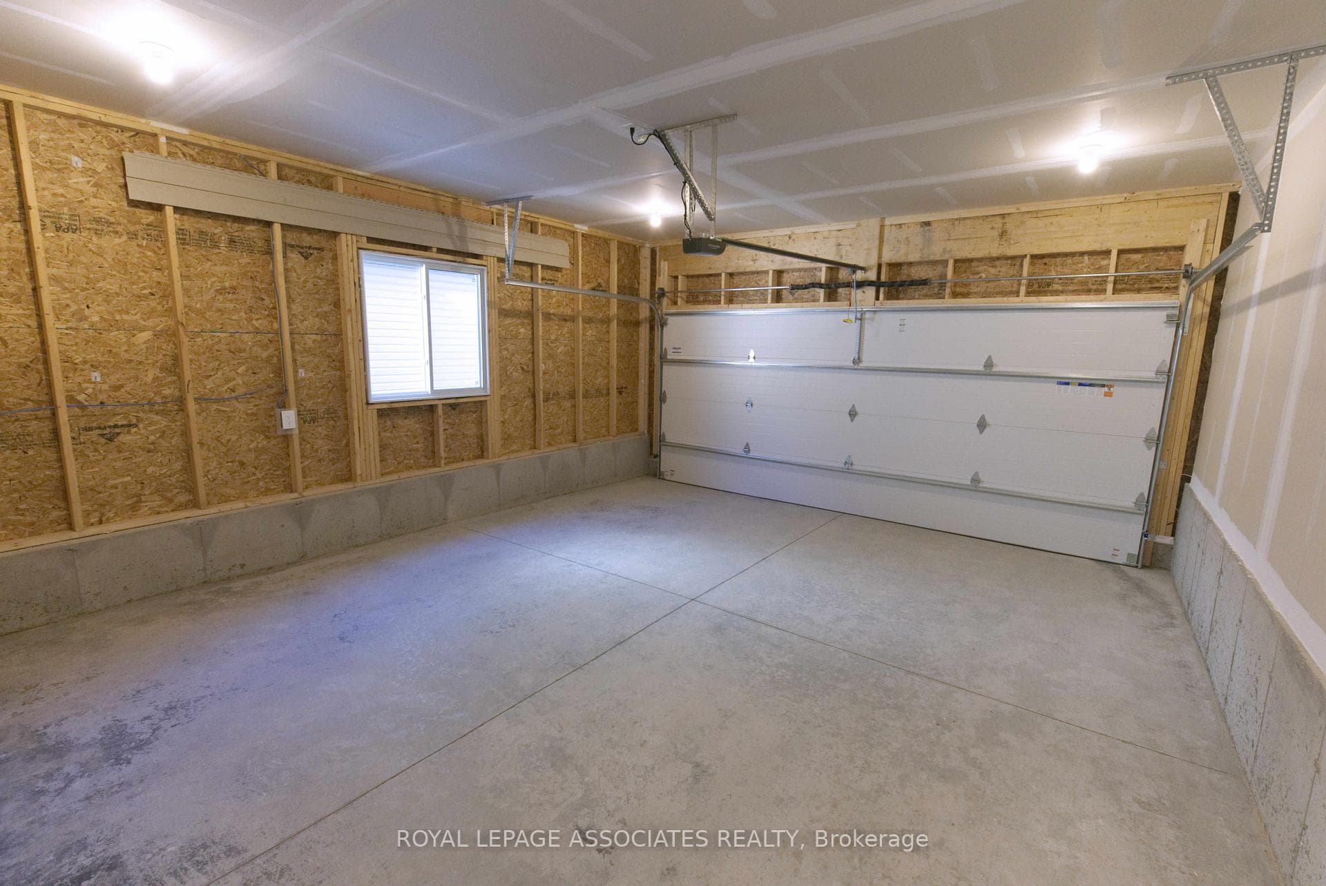84 Riverstone Way photo 9