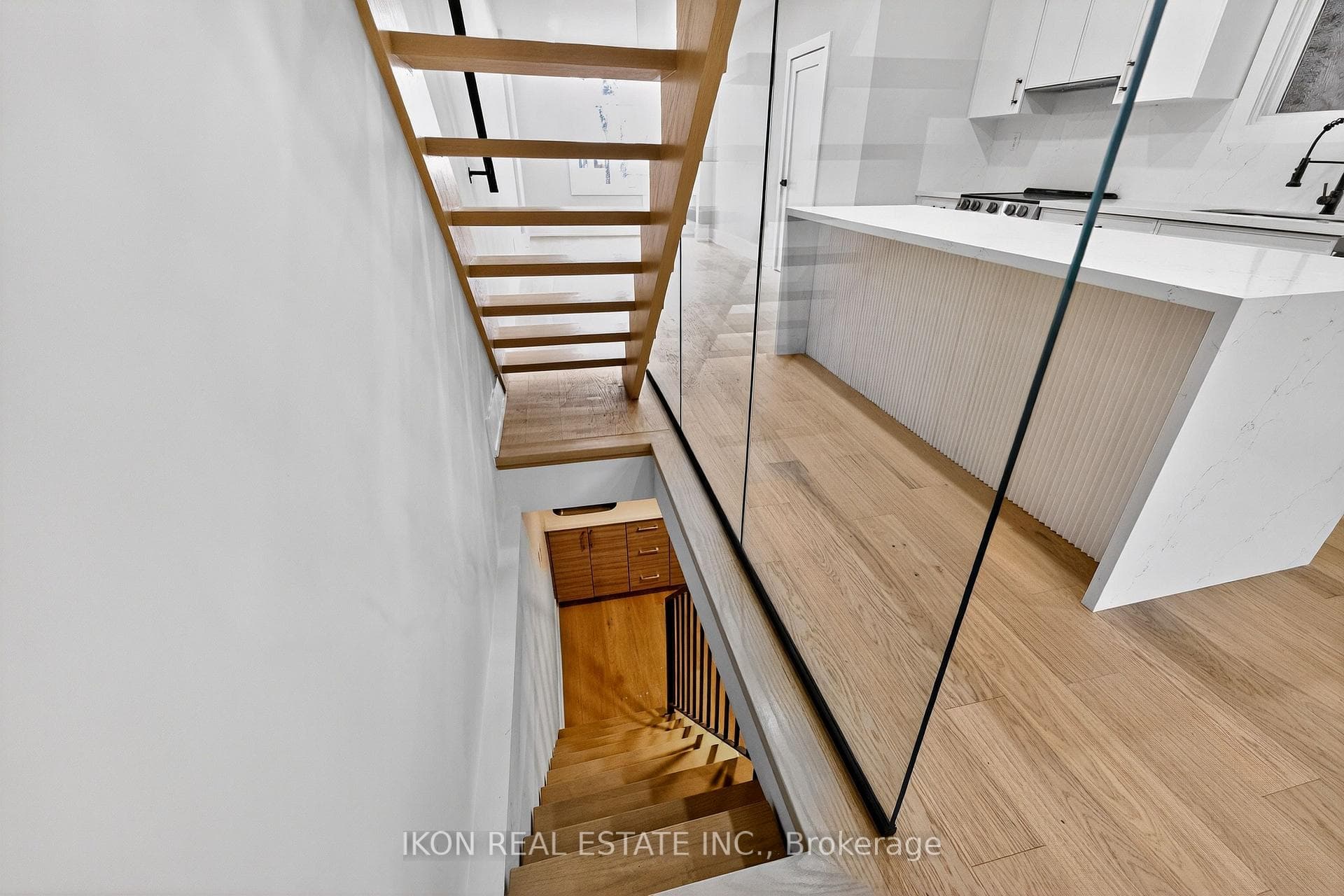 475 Delaware Avenue photo 22