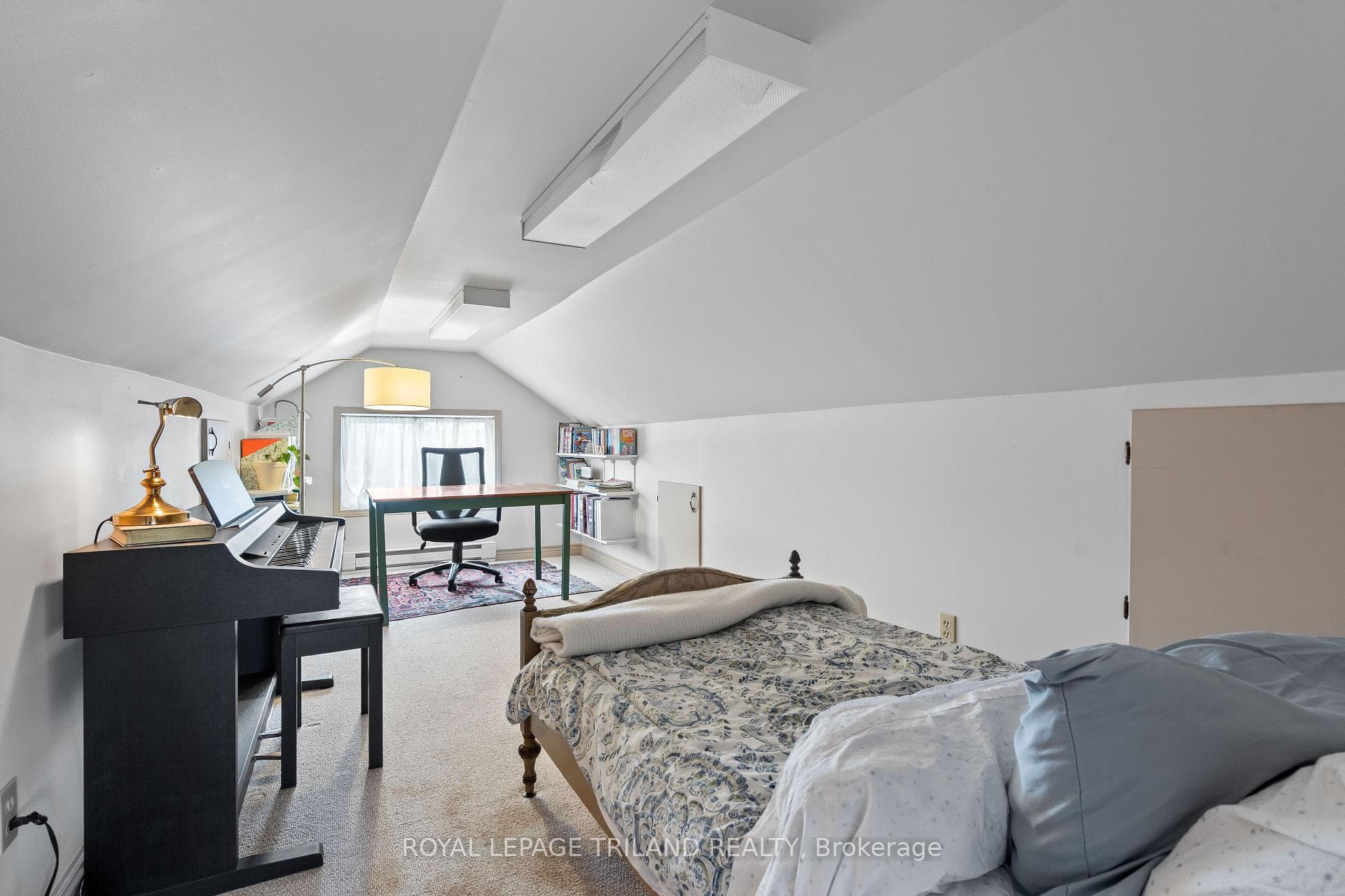 978 Hackett Street photo 33
